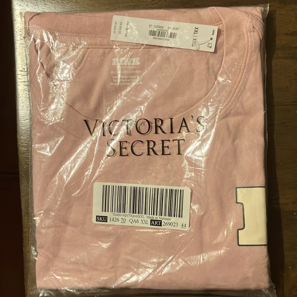 🔥🔥VS Pink Friday Ltd Edition short sleeve campus tee sz XXL NWT - Picture 5 of 7